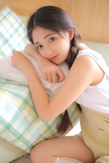 两座山峰守玉门一杆银枪